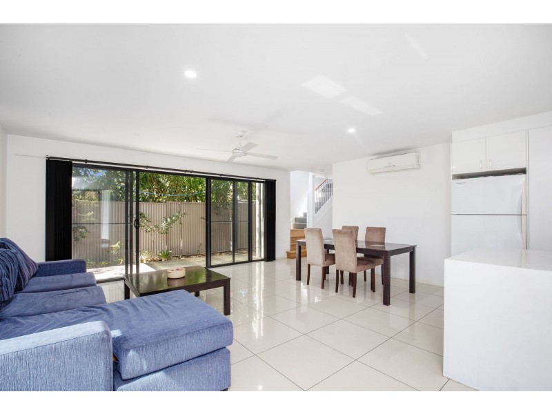 1/122 Eugaree Street, Southport QLD 4215