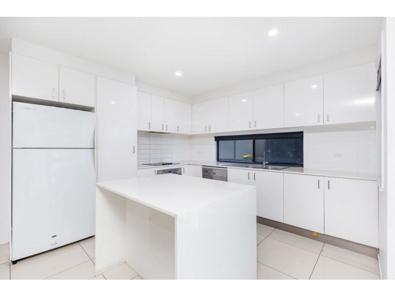 1/122 Eugaree Street, Southport QLD 4215