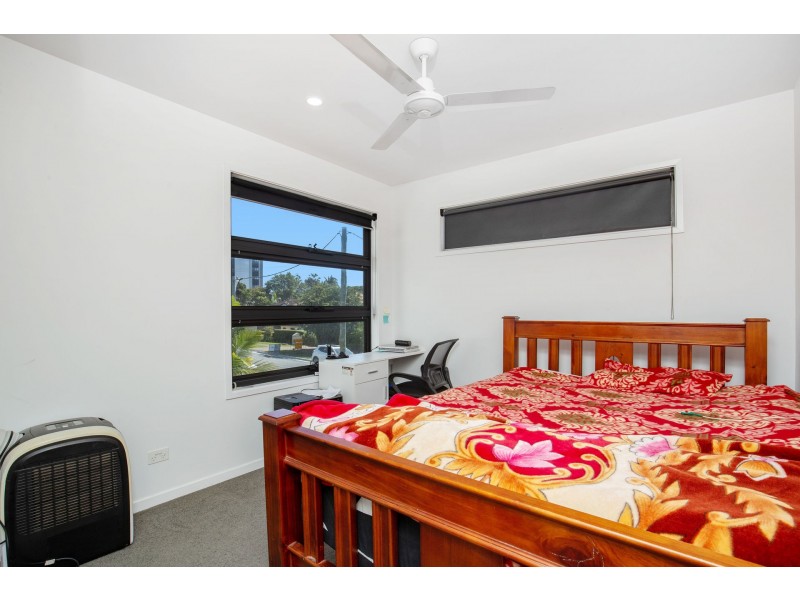 1/122 Eugaree Street, Southport QLD 4215