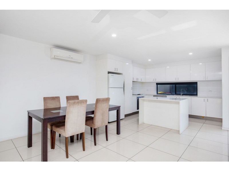 1/122 Eugaree Street, Southport QLD 4215