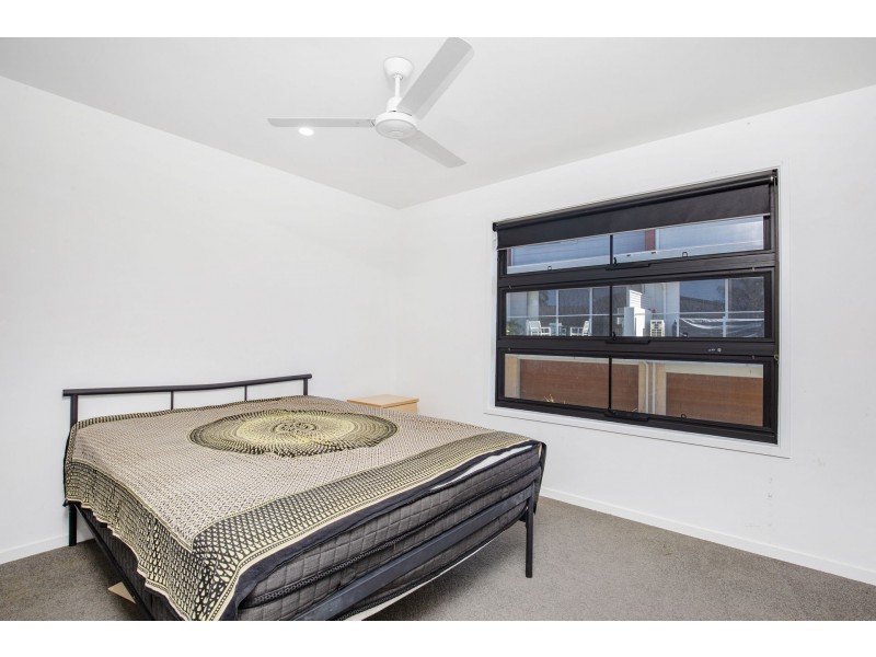 1/122 Eugaree Street, Southport QLD 4215