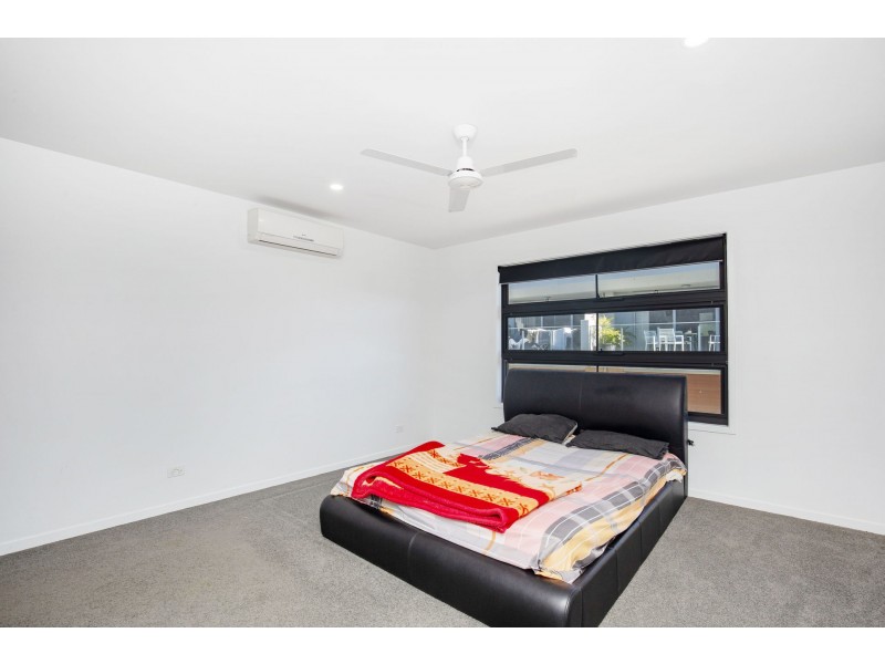 1/122 Eugaree Street, Southport QLD 4215