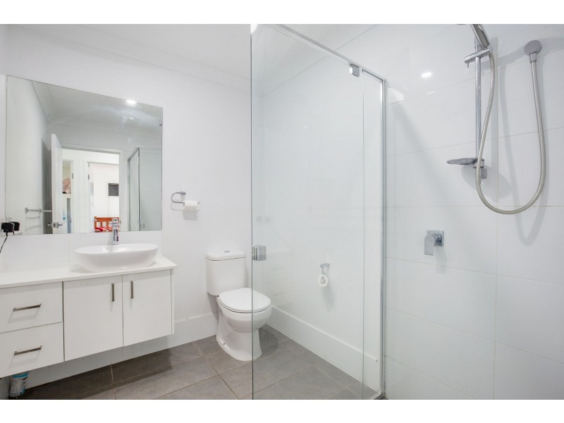 1/122 Eugaree Street, Southport QLD 4215