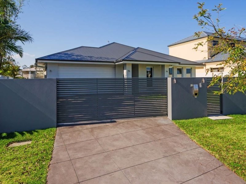 28 Middle Quay Drive, Biggera Waters QLD 4216