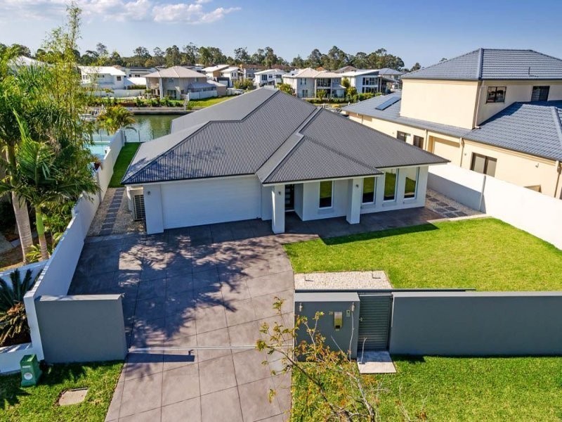 28 Middle Quay Drive, Biggera Waters QLD 4216