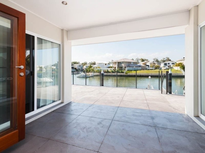 28 Middle Quay Drive, Biggera Waters QLD 4216