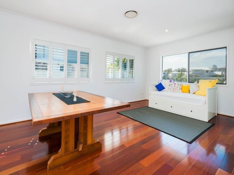 28 Middle Quay Drive, Biggera Waters QLD 4216