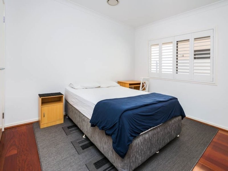 28 Middle Quay Drive, Biggera Waters QLD 4216