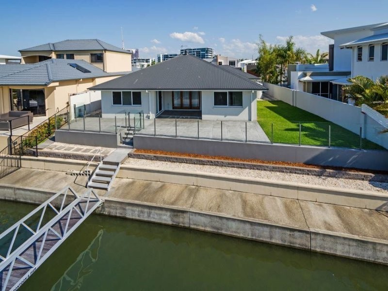 28 Middle Quay Drive, Biggera Waters QLD 4216