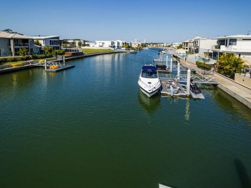 28 Middle Quay Drive, Biggera Waters QLD 4216