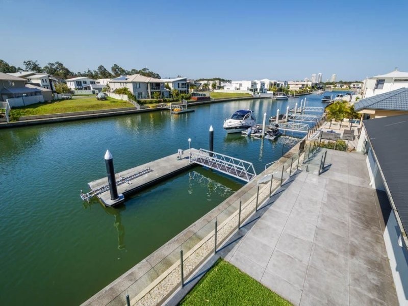 28 Middle Quay Drive, Biggera Waters QLD 4216