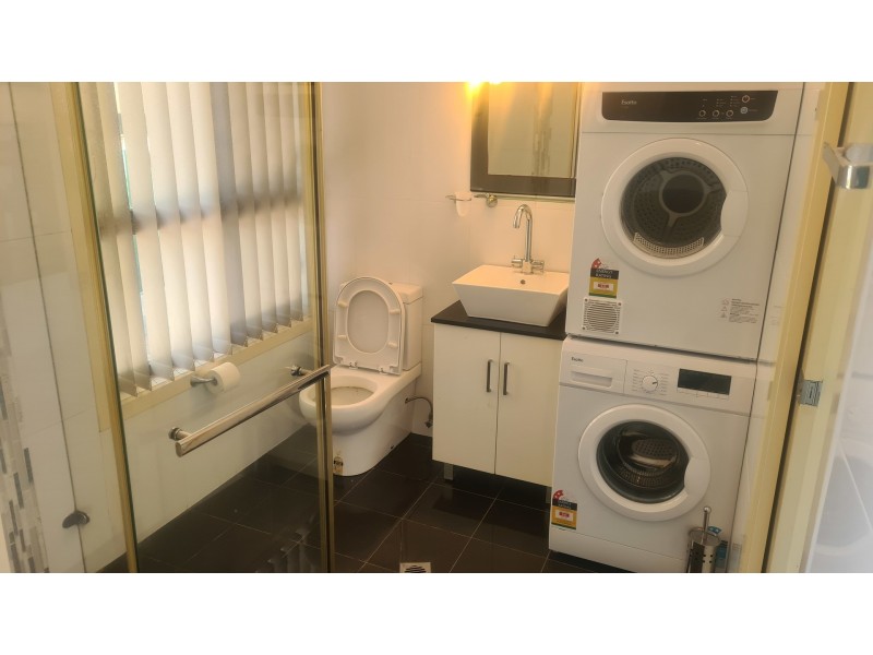 8b/212 Central Street, Labrador QLD 4215