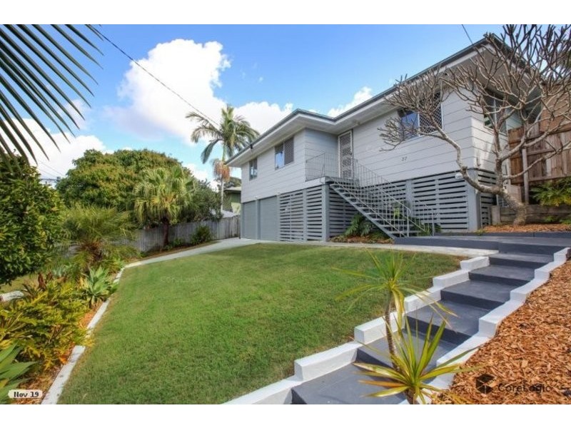 27 Woomera Crescent, Southport QLD 4215