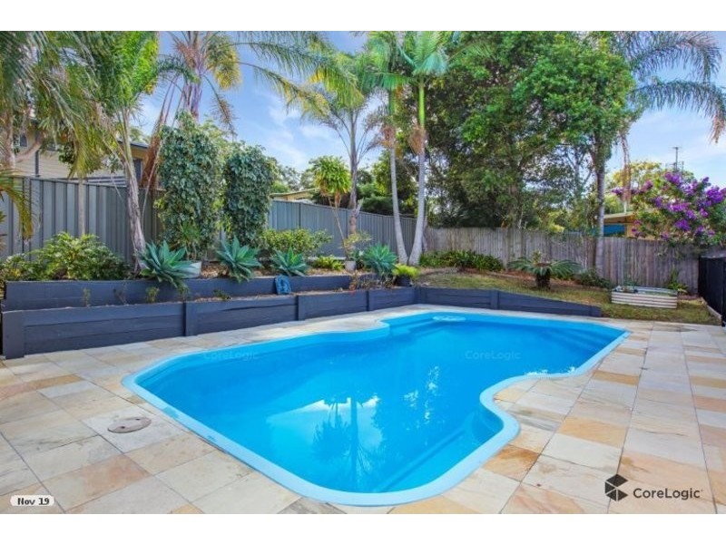 27 Woomera Crescent, Southport QLD 4215