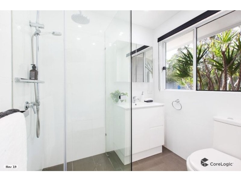 27 Woomera Crescent, Southport QLD 4215