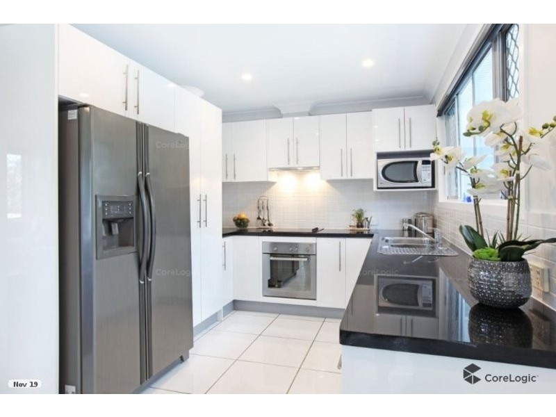 27 Woomera Crescent, Southport QLD 4215