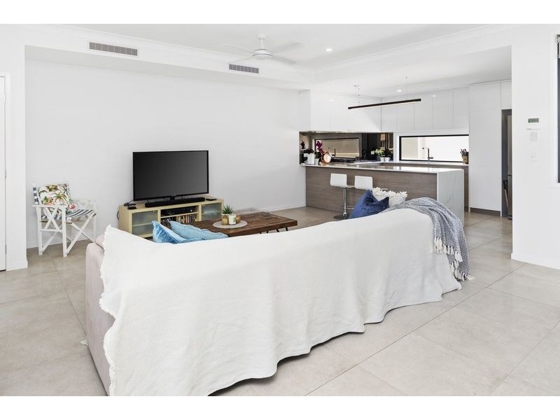 43 Park Cove Blvd, Hope Island QLD 4212