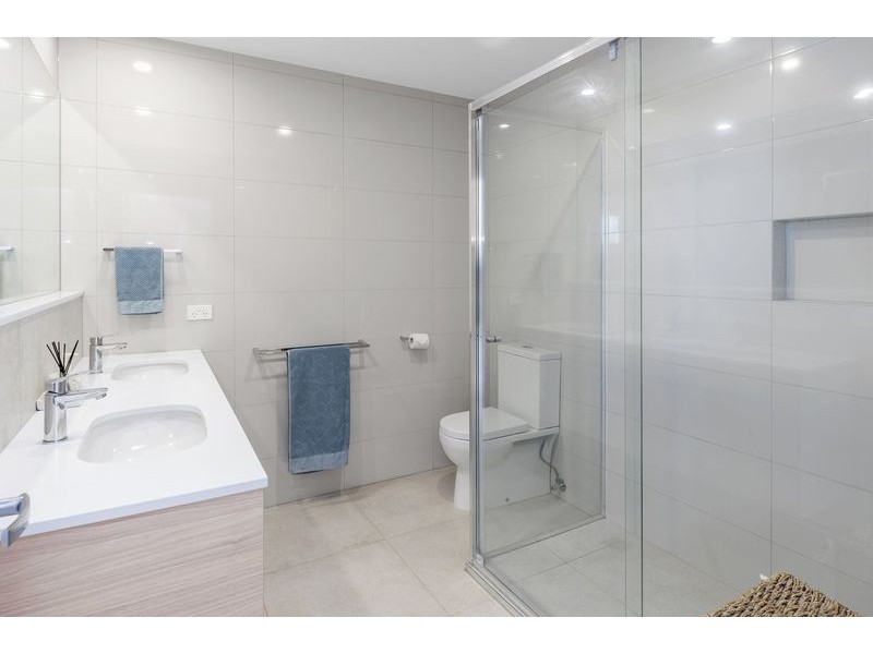 43 Park Cove Blvd, Hope Island QLD 4212