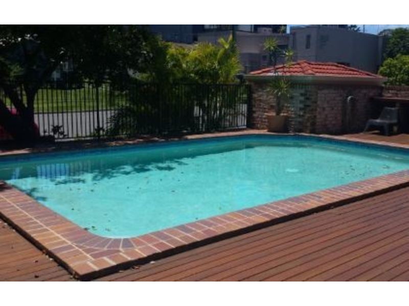 13/14 Spendelove Avenue, Southport QLD 4215