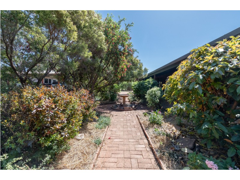 2B Andrews Rd, Emerald QLD 4720