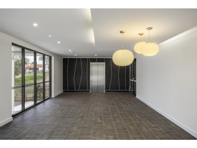 111 Kates St, Morningside QLD 4170