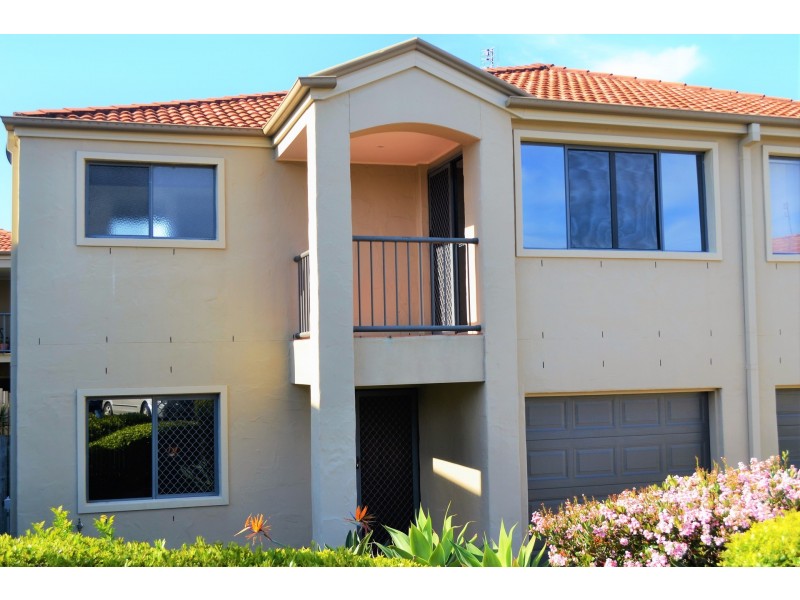 31/1-15 Santa Isobel Blvd, Pacific Pines QLD 4211