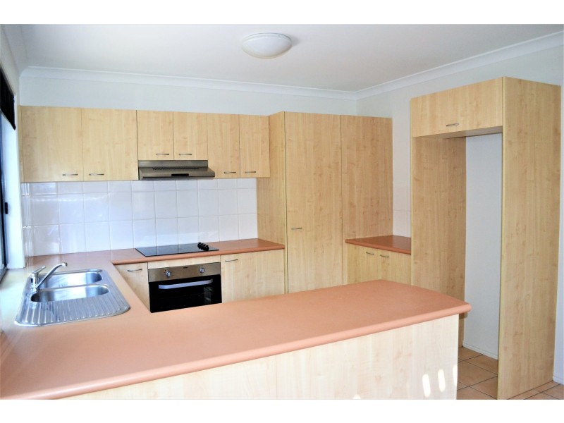 31/1-15 Santa Isobel Blvd, Pacific Pines QLD 4211