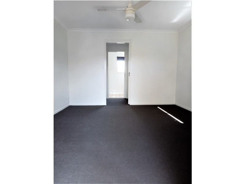 31/1-15 Santa Isobel Blvd, Pacific Pines QLD 4211