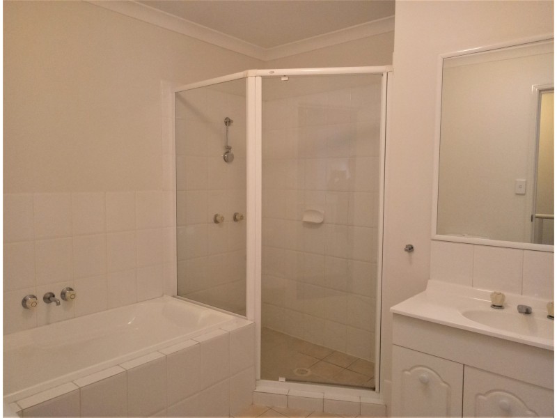 31/1-15 Santa Isobel Blvd, Pacific Pines QLD 4211