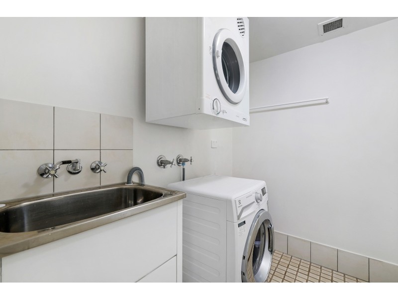 103/5 Enderley ave, Surfers Paradise QLD 4217