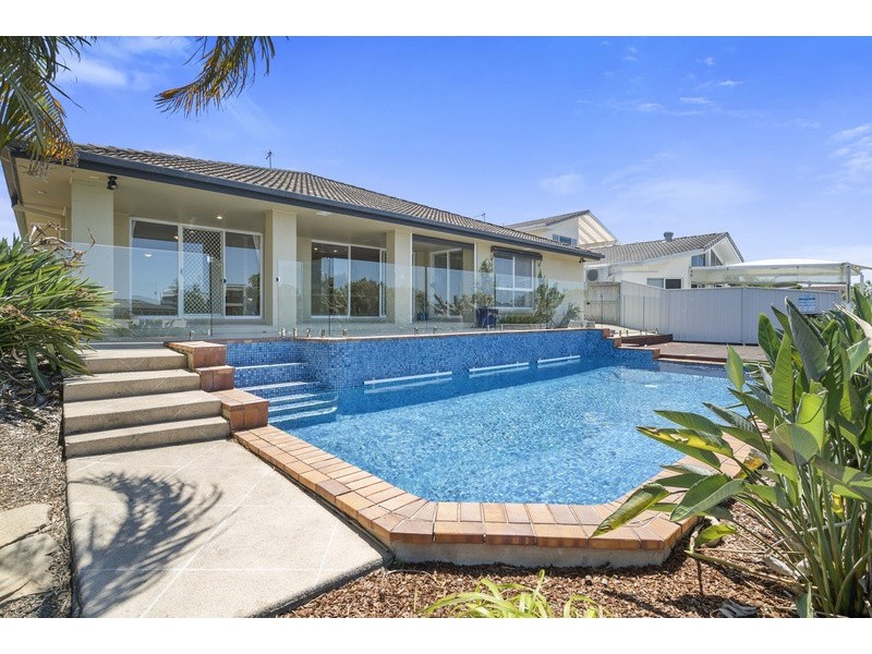 32 Ayrshire Avenue, Benowa Waters QLD 4217