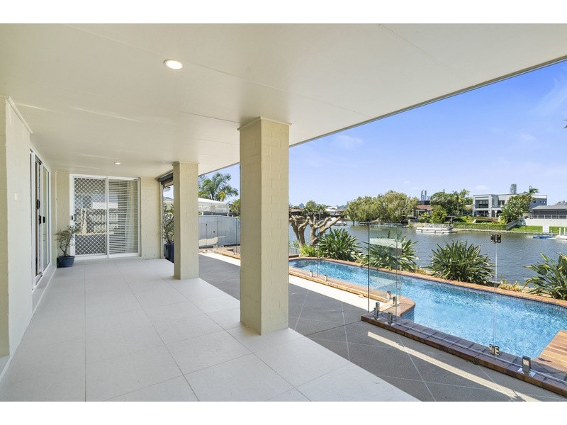 32 Ayrshire Avenue, Benowa Waters QLD 4217