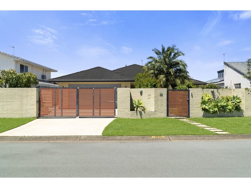 32 Ayrshire Avenue, Benowa Waters QLD 4217