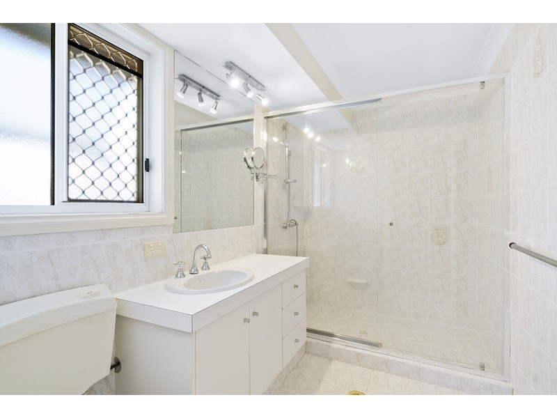 32 Ayrshire Avenue, Benowa Waters QLD 4217