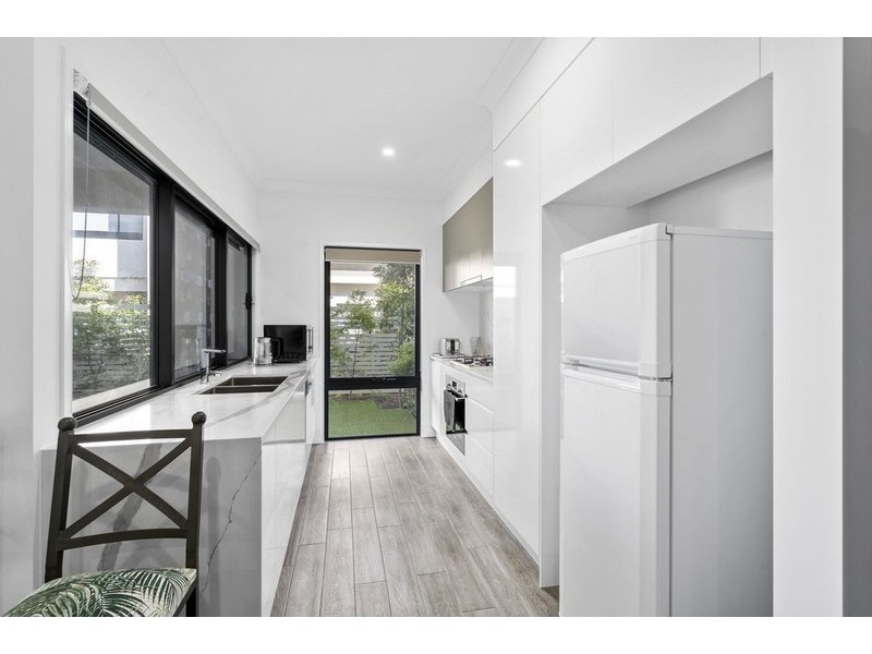 7/33 Sickle Ave, Hope Island QLD 4212