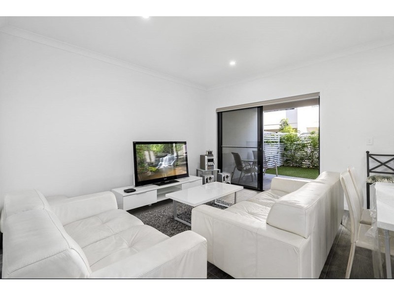 7/33 Sickle Ave, Hope Island QLD 4212