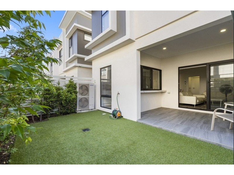 7/33 Sickle Ave, Hope Island QLD 4212