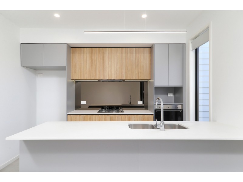 8 Ben Dally Drive, Helensvale QLD 4212