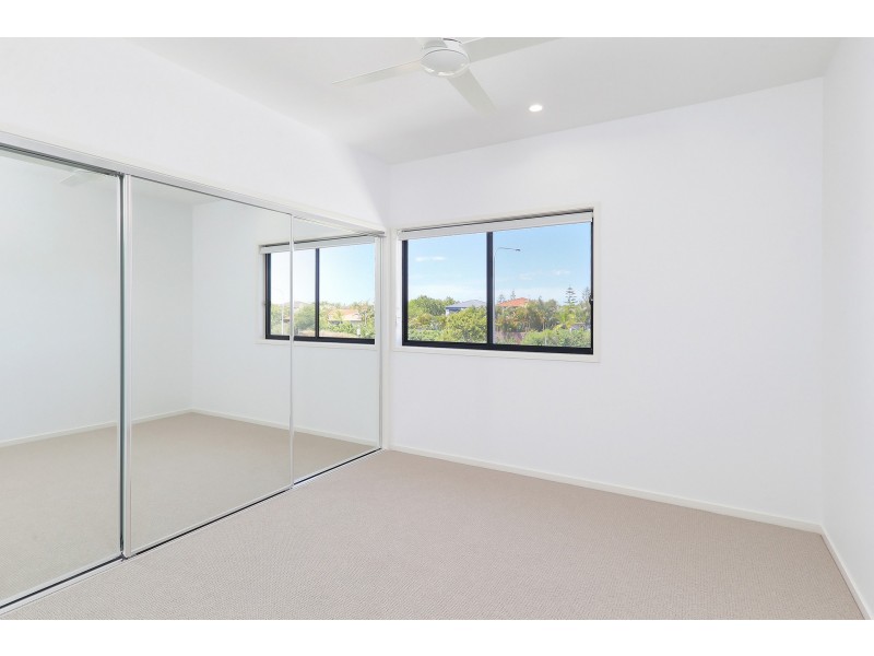 8 Ben Dally Drive, Helensvale QLD 4212