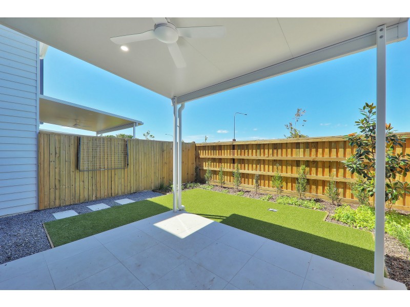 8 Ben Dally Drive, Helensvale QLD 4212