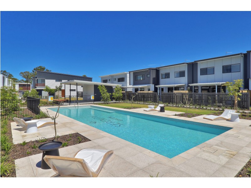 8 Ben Dally Drive, Helensvale QLD 4212