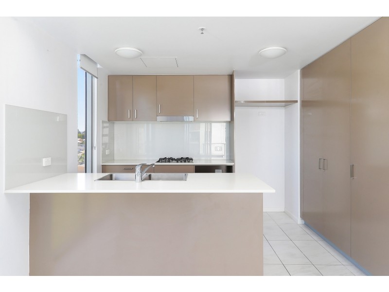 813/17 Bath Street, Labrador QLD 4215