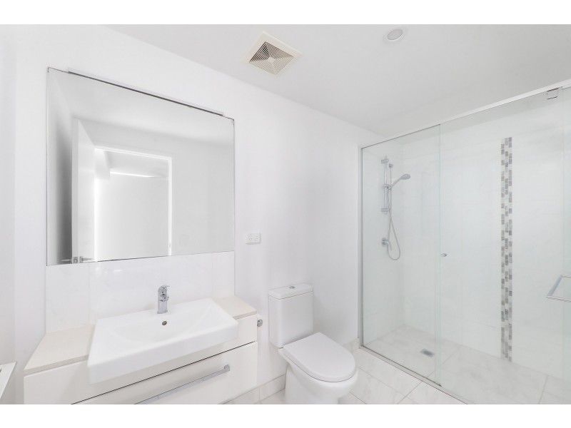 813/17 Bath Street, Labrador QLD 4215