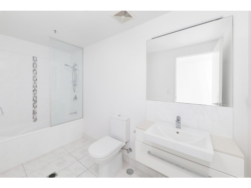 813/17 Bath Street, Labrador QLD 4215