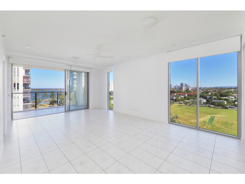 813/17 Bath Street, Labrador QLD 4215