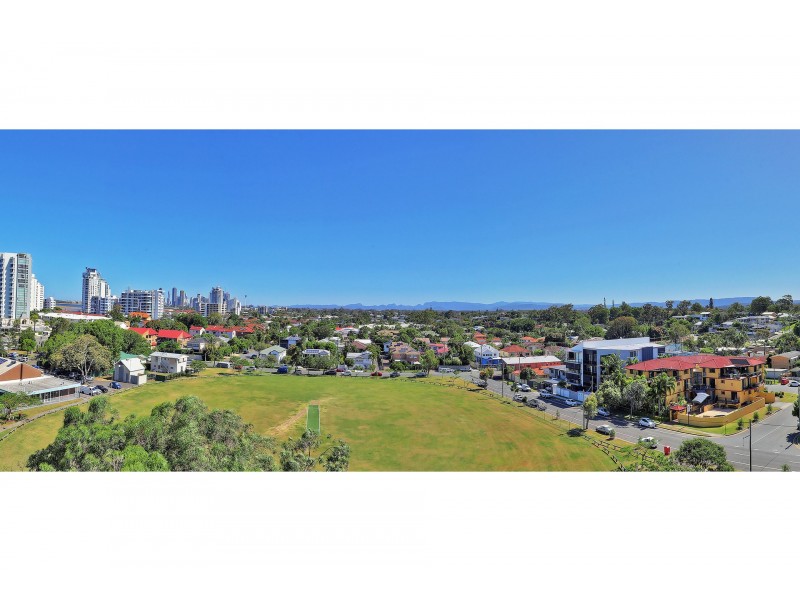 813/17 Bath Street, Labrador QLD 4215