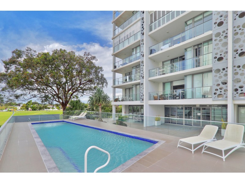 813/17 Bath Street, Labrador QLD 4215