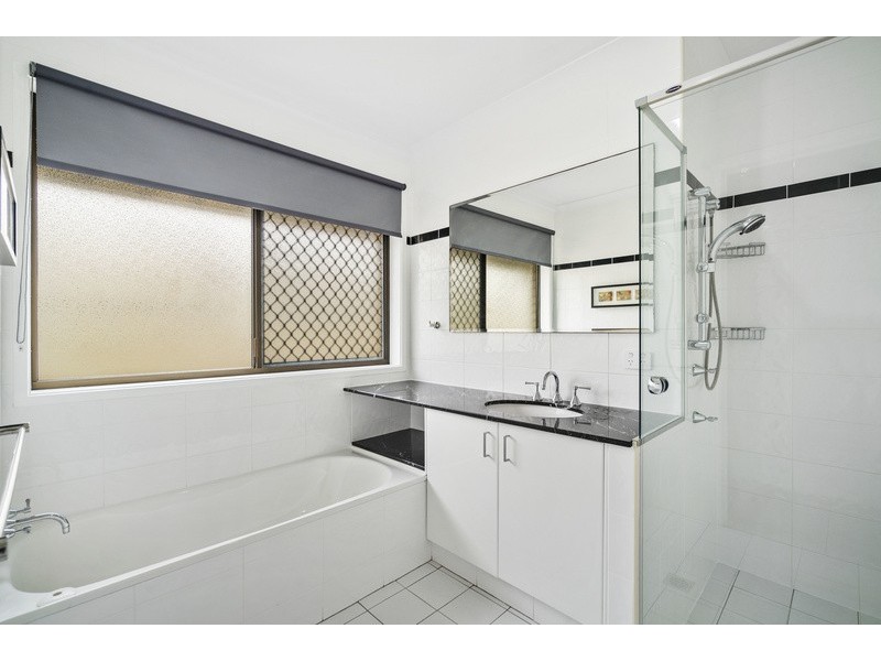 19 Rumrunner Street, Mermaid Waters QLD 4218
