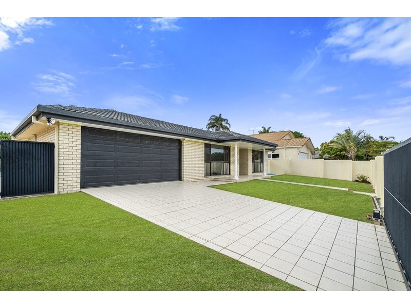 19 Rumrunner Street, Mermaid Waters QLD 4218