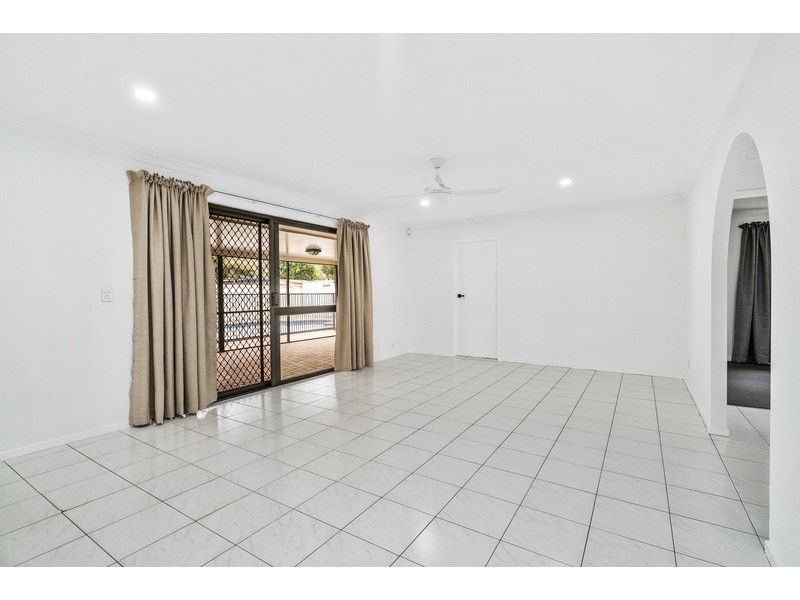 19 Rumrunner Street, Mermaid Waters QLD 4218